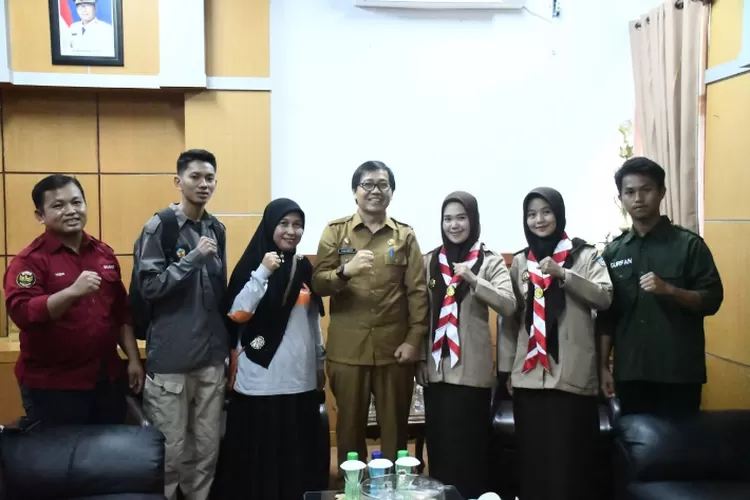 Wabup Suaib Mansur saat audiens dengan Pengurus Kwarcab Gerakan Pramuka Luwu Utara, Senin (7/11/2022), di Ruang Kerja Wabup. (Dok. Istimewa)