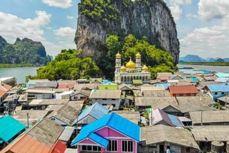 Koh Panyee, desa terapung di Thailand yang dihuni umat Muslim dari Jawa (Instagram @trael.and.venture)