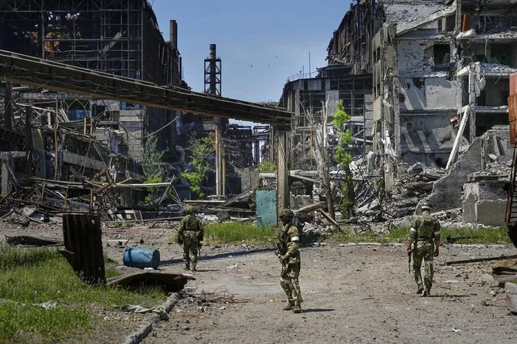 Kehancuran dua depot amunisi Rusia oleh serangan pasukan Ukraina di Kherson (POLITICO)