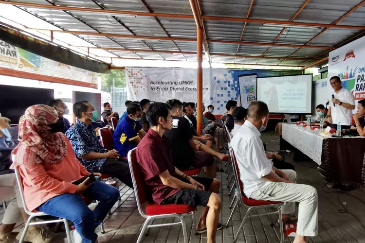 Pencegahan penyalahgunaan narkoba dalam program Pasar Rakyat School oleh Brigjen. Pol. Hendri Marpaung (Kepala Badan Narkotika Nasional Provinsi Banten) didampingi Muhammad Hendra Setiawan (Business Advocacy &amp; Stakeholder Engagement Department Head Sinar Mas Land) yang dihadiri oleh 50 pelaku UMKM 