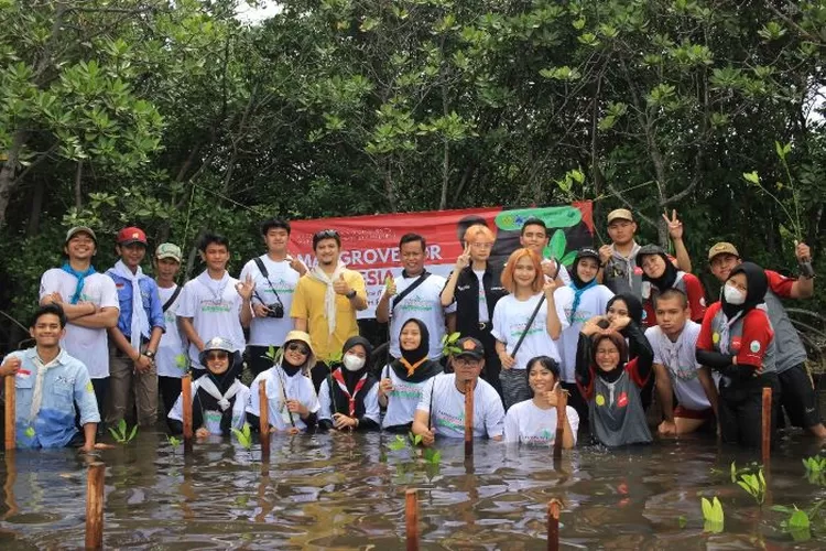 KMPA Eka Citra UNJ Tanam Pohon Mangrove (Klikanggaran/Ist.)