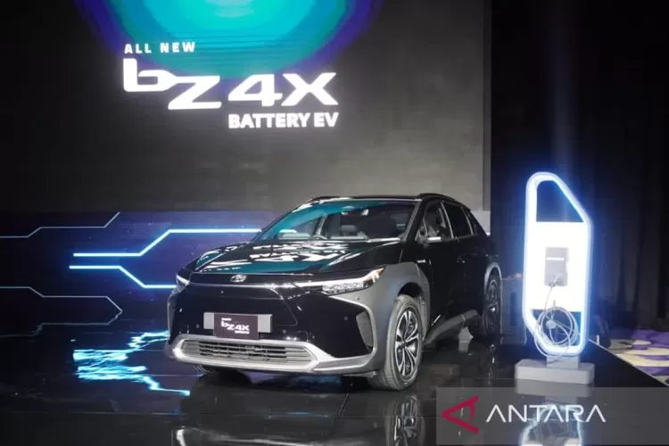 Mobil listrik All New Toyota bZ4X.  (ANTARA/HO)