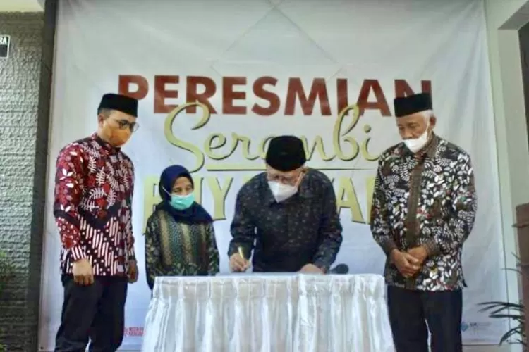 Ketua Umum Pimpinan Pusat Muhammadiyah, Prof Dr KH Haedar Nashir, MSi, meresmikan Serambi Buya Syafii - Foto: PP Muhammadiyah