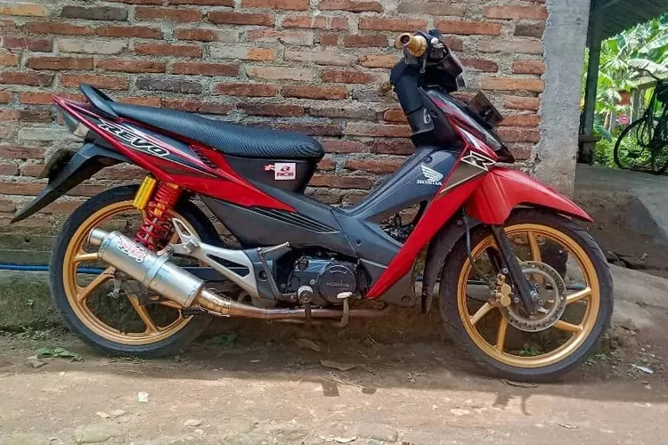 Motor Honda Revo direkomendasikan menjadi motor irit BBM di Indonesia (Akun Instagram @hondarevo_100)