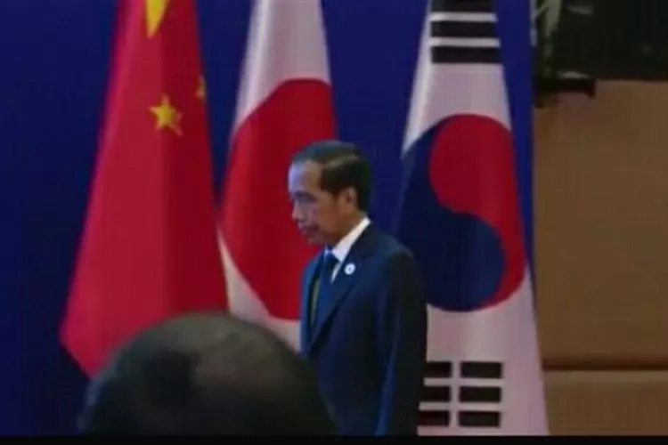 KTT ke-25 APT: Jokowi Ajak Pemimpin ASEAN, RRT, Jepang dan Korsel Kompak Atasi Krisis. (Tangkapan layar YouTube )