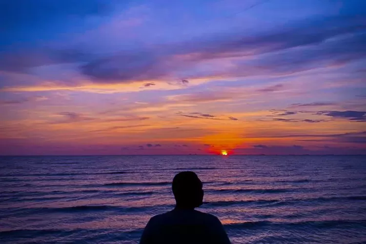 Pesona dari wisata Pantai Tabanio di Kalimantan Selatan saat sunset (Instagram @try_awang_sofyan)