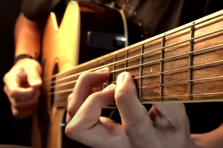 Chord Gitar Lagu  'Ayah Ibu' -  Karnamereka: Suatu saat Nanti Ku kan Gantikan  (Channel YouTube/ Steven Antonio )