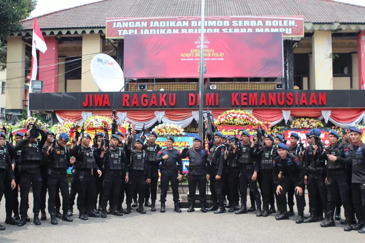 Kapolda Metro Jaya Irjen M Fadil Imran Hadiri Syukuran Hari Ulang Tahun Ke-77 Korps Brimob Polri di Kuitang Jakpus  (istimewa )