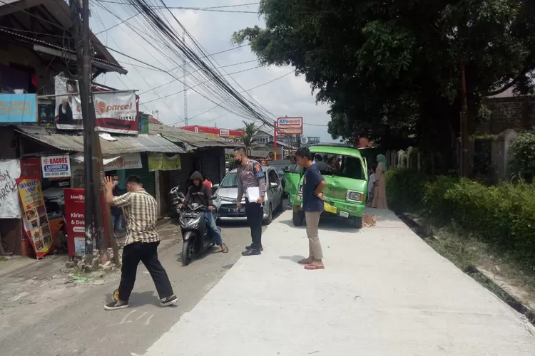Kecelakaan beruntun di Ciapus Bogor, tepatnya di Kampung Warung Awi, Desa Sirnagalih, Kecamatan Tamansari, Kabupaten Bogor, Senin (14/11).
