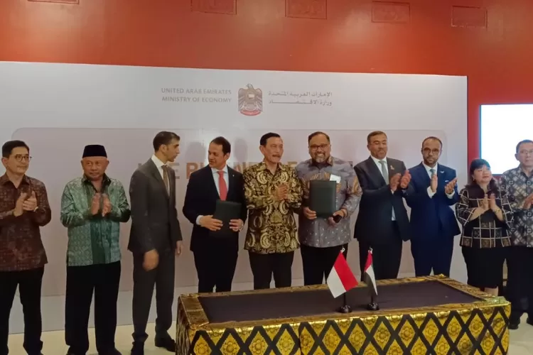 Penandatanganan MoU Kerjasama Strategis untuk Investasi dan Pengelolaan RS di Indonesia antara Mitra Jaya Group Indonesia dan Burjeel Holdings Uni Emirat Arab diselenggarakan di sela acara KTT G20 di Bali, Jumat, 12 November 2022. Hadir dan menyaksikan acara ini (dari kiri ke kanan) M. Arsjad Rasjid