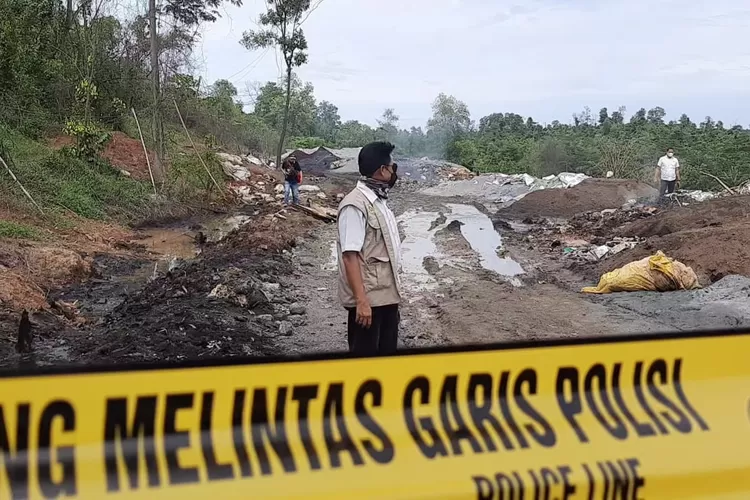 sampel di lokasi pembuangan limbah B3 di Bogor.