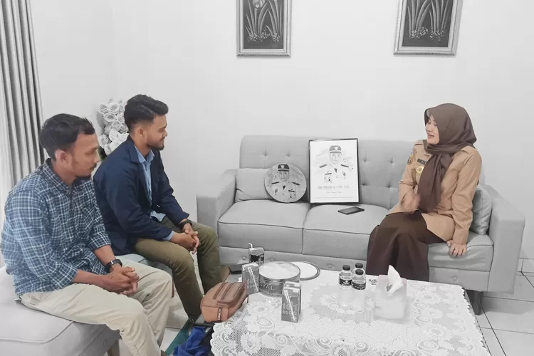 Diskusi Camat Sukaraja dengan mahasiswa  (Muhammad Ali )