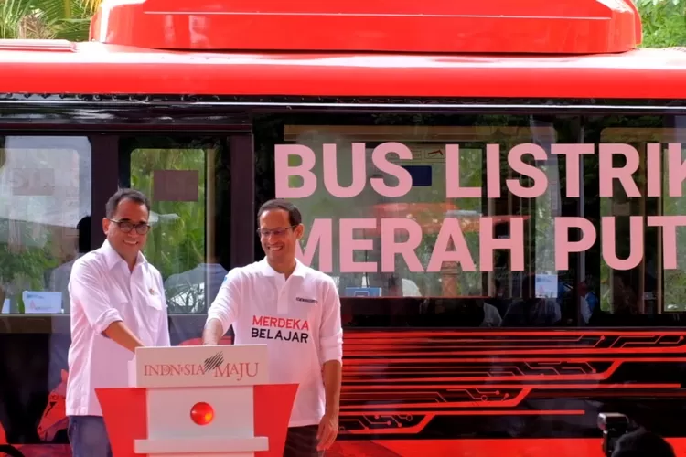 Bus Listrik Merah Putih resmi diluncurkan dan menjadi kendaraan operasional KTT G20 di Denpasar, Bali. (Dok. Humas ITS)