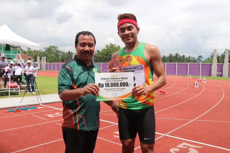 Atlet Lompat Jauh (Catatan Fakta)