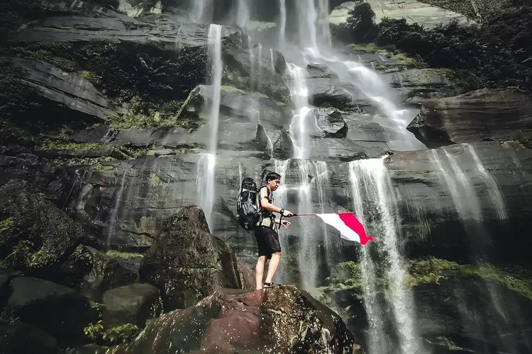 Air Terjun Terinting, destinasi wisata di Kalimantan Barat (Instagram @ardyxhaw)