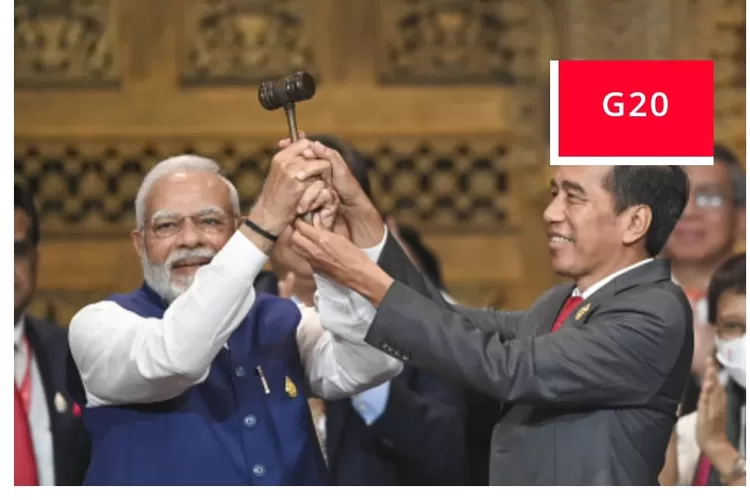 Presiden Jokowi secara simbolis menyerahkan Presidensi G20 2023 ke India 