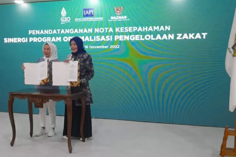 Penandatangan MoU antara Baznas dan IAPI dilakukan oleh Pimpinan Baznas Bidang Pendistribusian dan Pendayagunaan Saidah Sakwa dan Ketua IAPI Ellya Noorlisyati, Rabu (15/11/2022).