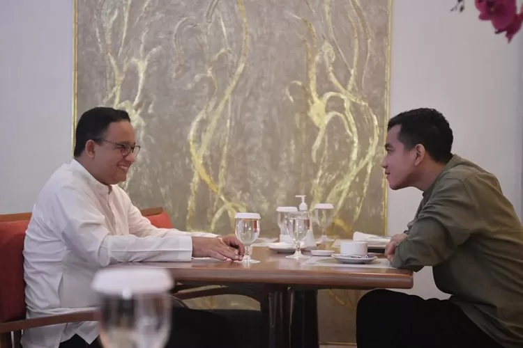 Momen Anies Baswedan makan bersama Wali Kota Solo Gibran Rakabuming Raka.