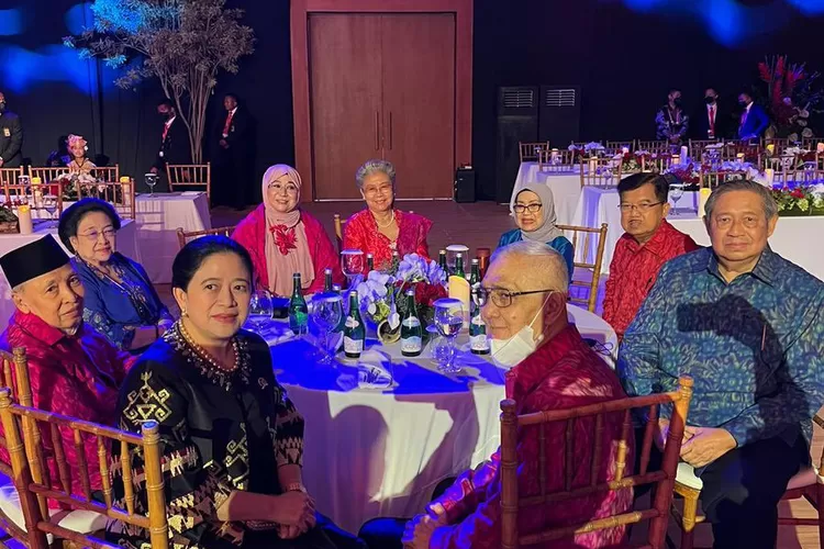 Megawati dan SBY Akhirnya Duduk Satu Meja Makan Malam Bersama di G20 Bali, Kompak Pakai Baju Biru/ist