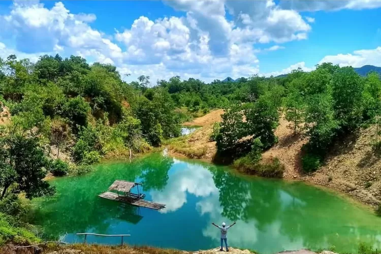 Pesona wisata Danau Biru Desa Tiung di Banjarbaru Kalimantan Selatan (Instagram @ceritabanjar_)