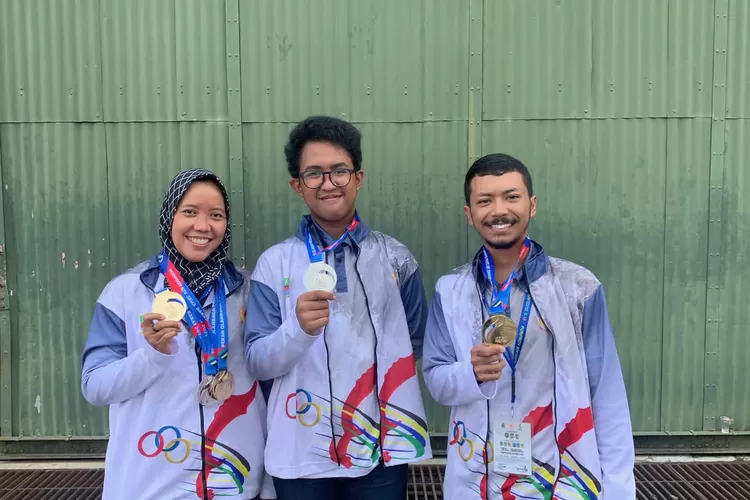 Atlet Terbang Layang Kabupaten Bekasi sumbang tiga medali emas, dua perak dan satu perunggu pada Porprov XIV Jabar 2022 yang digelar di Lanud Suryadarma, Kalijati, Kabupaten Subang, Rabu (16/11/2022). (FOTO: Humas KONI). 