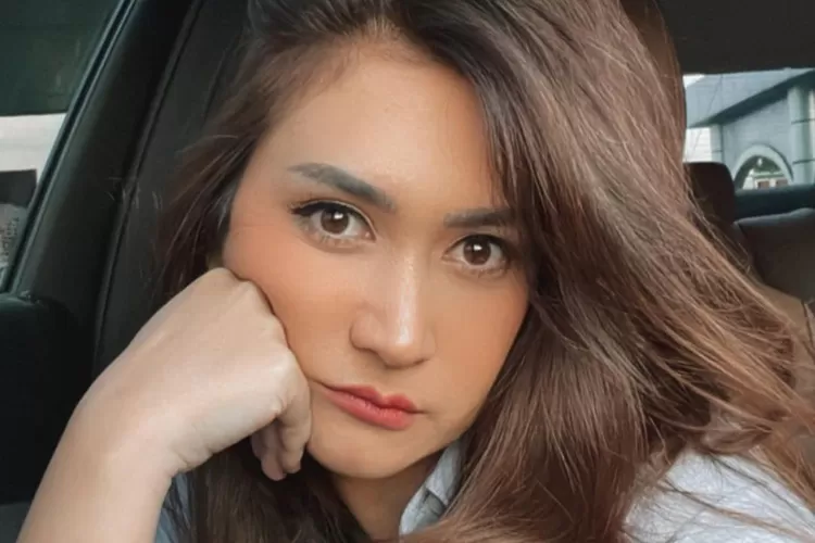 Nafa Urbach (ig : nafaurbach)