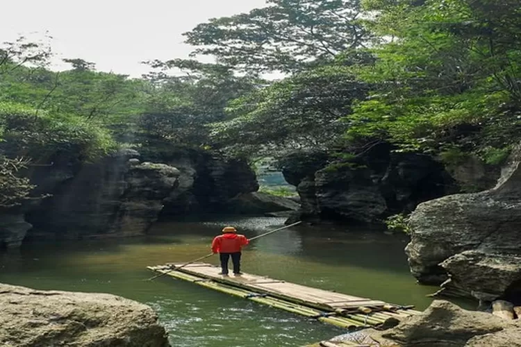 Jalan&ndash;jalan ke Sungai Cikahuripan, tempat hidden gem terbaik di Bandung (Instagram/ @ riofauzi_)