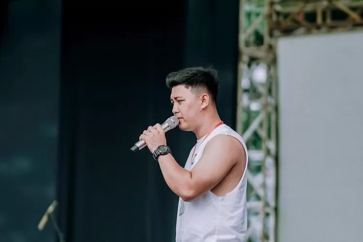 Ini Biodata Dhimas Prasetyo sang manajer Denny Caknan yang mendadak viral. (Akun Instagram @dhimasbad)