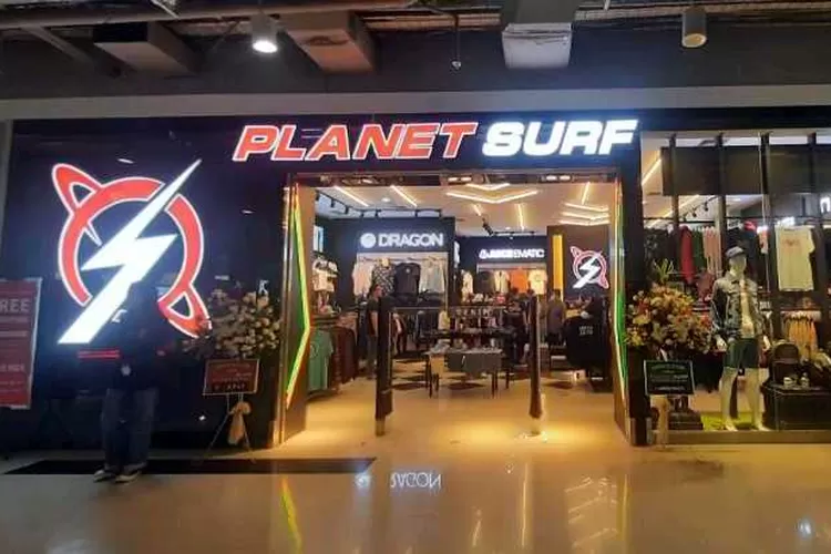 Retail Planet Surf Solo Paragon Mall (Endang Kusumastuti)