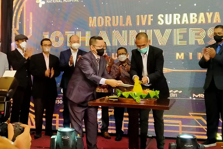 Tradisi potong tumpeng mewarnai peringatan HUT ke-10 Morula IVF Surabaya