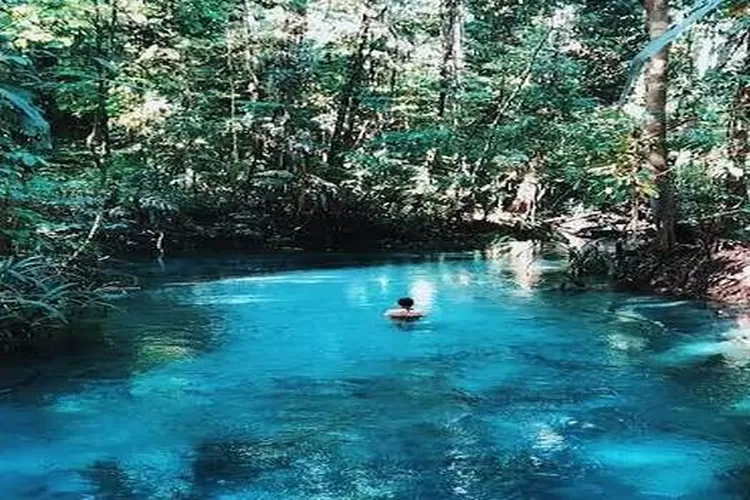 Kalibiru, wisata danau terindah di Indonesia yang berada di Raja Ampat (Akun Instagram @kalibirurajaampat)