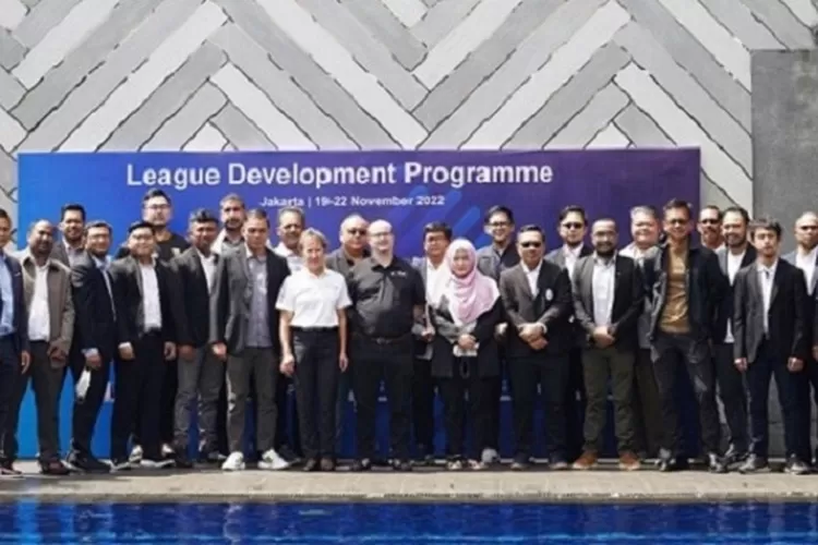 PSSI berkolaborasi dengan UEFA menggelar acara UEFA Assist yang bertema League Development Program (LDP) terkait pengembangan liga dan workshop peningkatan kapasitas klub pada 19-22 November di Hotel Century, Jakarta. (pssi.org)