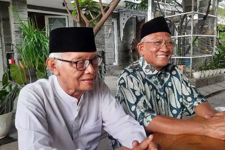 Wakil Rais Aam PBNU KH Anwar Iskandar bersama Owner Wong Solo Grup  Puspo Wardoyo (Endang Kusumastuti)