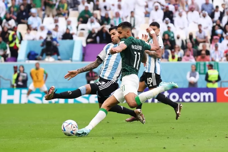Gol cepat Saleh Al-Shehri di babak kedua membawa Arab Saudi menang atas Argentina 2 - 1.