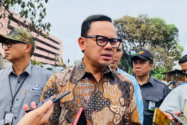 Wali Kota Bogor Bima Arya Sugiarto bicara soal pembangunan ulang Jembatan Otista (Republika)