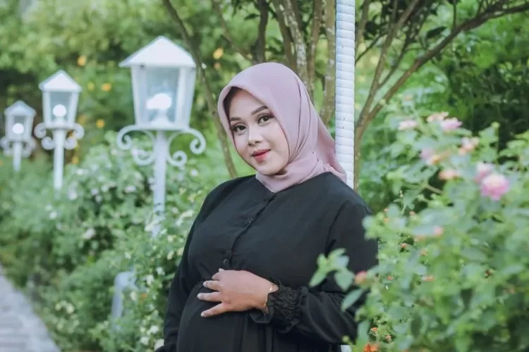 Spot foto untuk maternity di destinasi wisata alam 'Lentana Garden' di Tanggamus Lampung (Instagram @an_photographye)