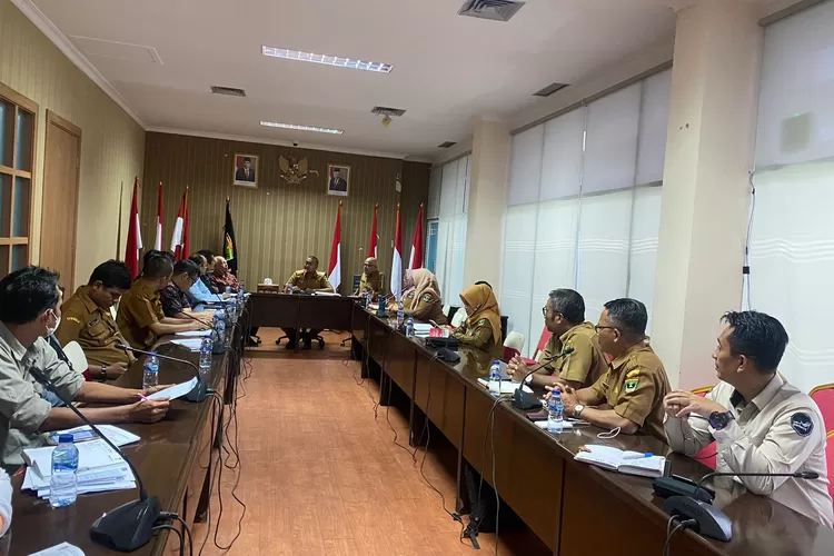 Wakil Gubernur (Wagub) Sumbar, Audy Joinaldy dalam rapat bersama Dinas Pariwisata Sumbar dan beberapa OPD terkait, Rabu, 23 November 2022.