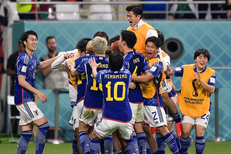 Selebrasi Tim Jepang saat mencetak gol  Foto: Twitter @FIFAWorldCup   