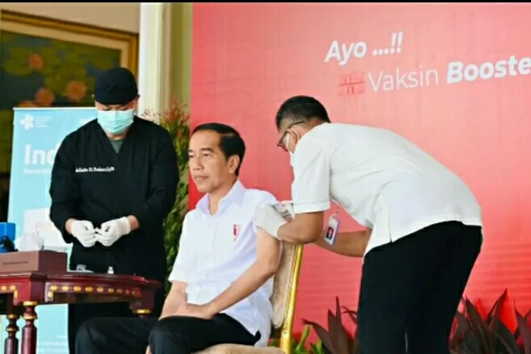 Presiden Jokowi Booster Kedua dengan IndoVac, Menkes: Vaksin Dalam Negeri Sangat Ampuh. (BPMI Setpres)