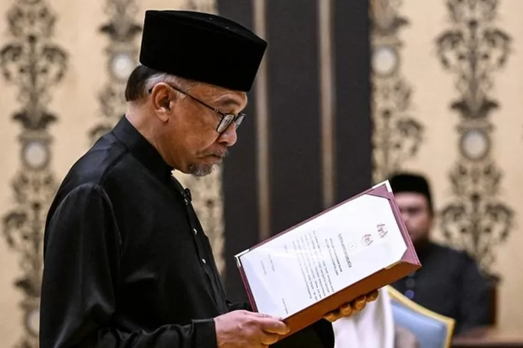 Momen saat Anwar Ibrahim dilantik menjadi Perdana Menteri Malaysia