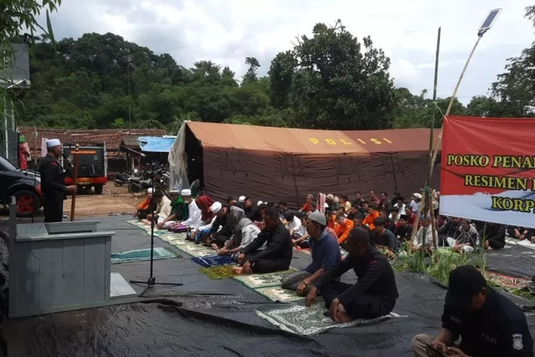 Sholat Jum&rsquo;at dan sholat gaib tetap ditunaikan di beberapa lokasi gempa bumi Cianjur (PMJ News)