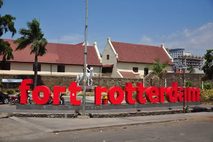 Benteng Fort Rotterdam, salah satu destinasi wisata di Makassar (YouTube Top Kids TV Official)