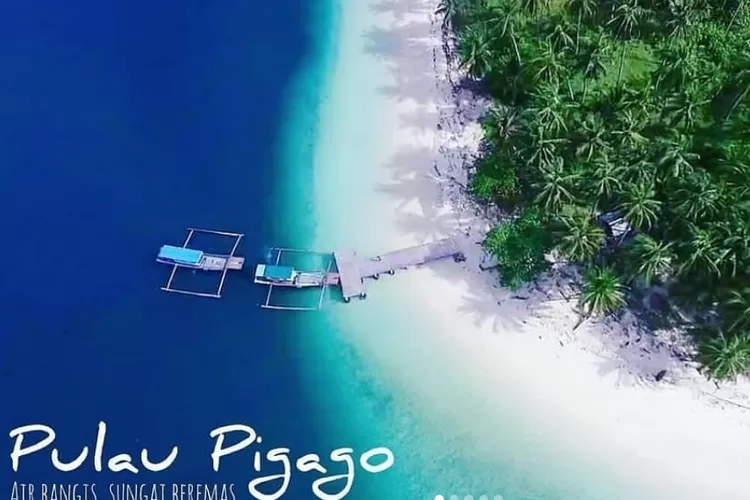 Pantai Pulau Pigago, salah satu destinasi wisata pantai cantik di Pasaman Barat, Sumatera Barat (Instagram @riau_today)
