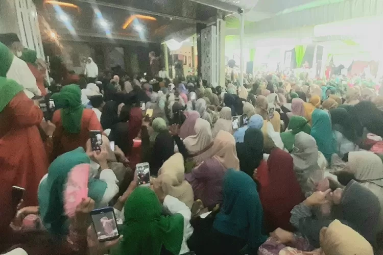 Robuan Masa Pasati Acara Maulid dan Milad Cucu Tokoh Citeureup. (Azis/Bogor Times)