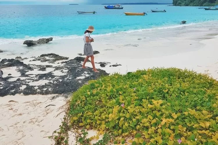 Pulau Asu menjadi salah satu deretan destinasi wisata terbaik dan terpopuler di Pulau Nias (Tangkap layar Instagram @indotravellers.co)