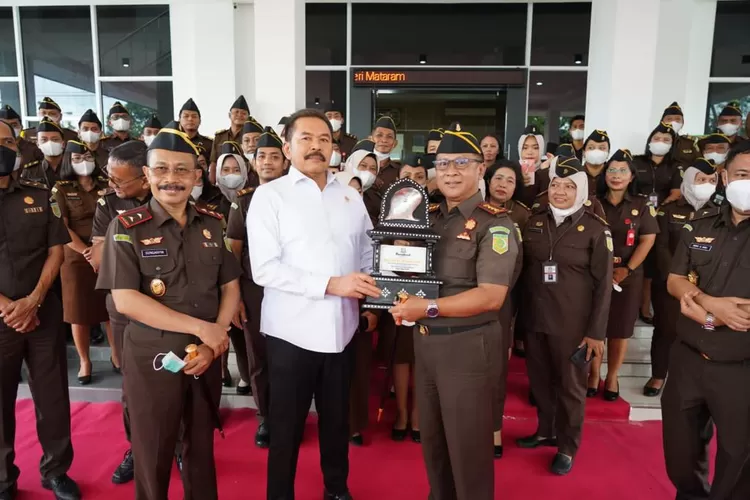 Jaksa Agung ST Burhanuddin saat di Kejari Mataram, NTB.