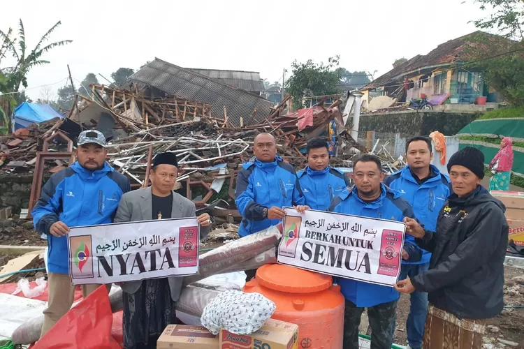 PT GeoDipa Energi Salurkan Bantuan Langsung Terhadap Korban Gempa Cianjur. (Dok. Humas PT GeoDipa Energi)