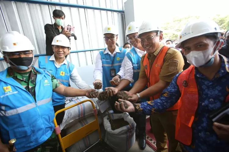 Pabrik Bahan Bakar Jumputan Padat (BBJP) terbesar di Indonesia yang berlokasi di Tempat Pembuangan Sampah Akhir (TPSA) Bagendung, Cilegon Banten diresmikan  PT PLN (Persero), Selasa, 29 November 2022.