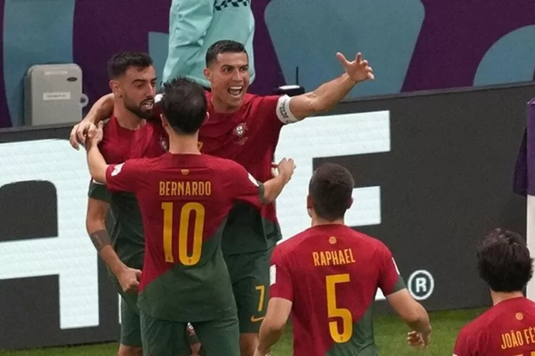 Portugal mengunci tiket babak 16 besar Piala Dunia Qatar 2022 setelah menekuk Uruguay 2 - 0 dalam pertandingan Selasa dini hari WIB.