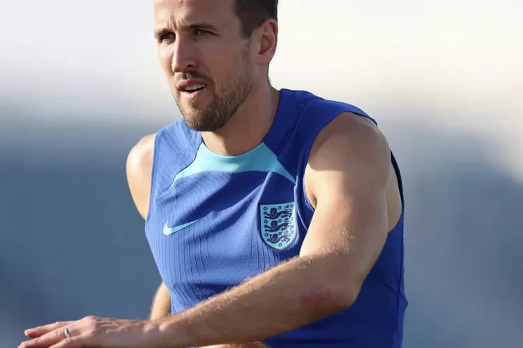 Kapten tim nasional Inggris, Harry Kane telah menarik perhatian CEO Bayern Munich, Oliver Kahn (Instagram/@england)